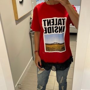 Love this Zara tshirt. Super cute with jeans and short. Looks like new.